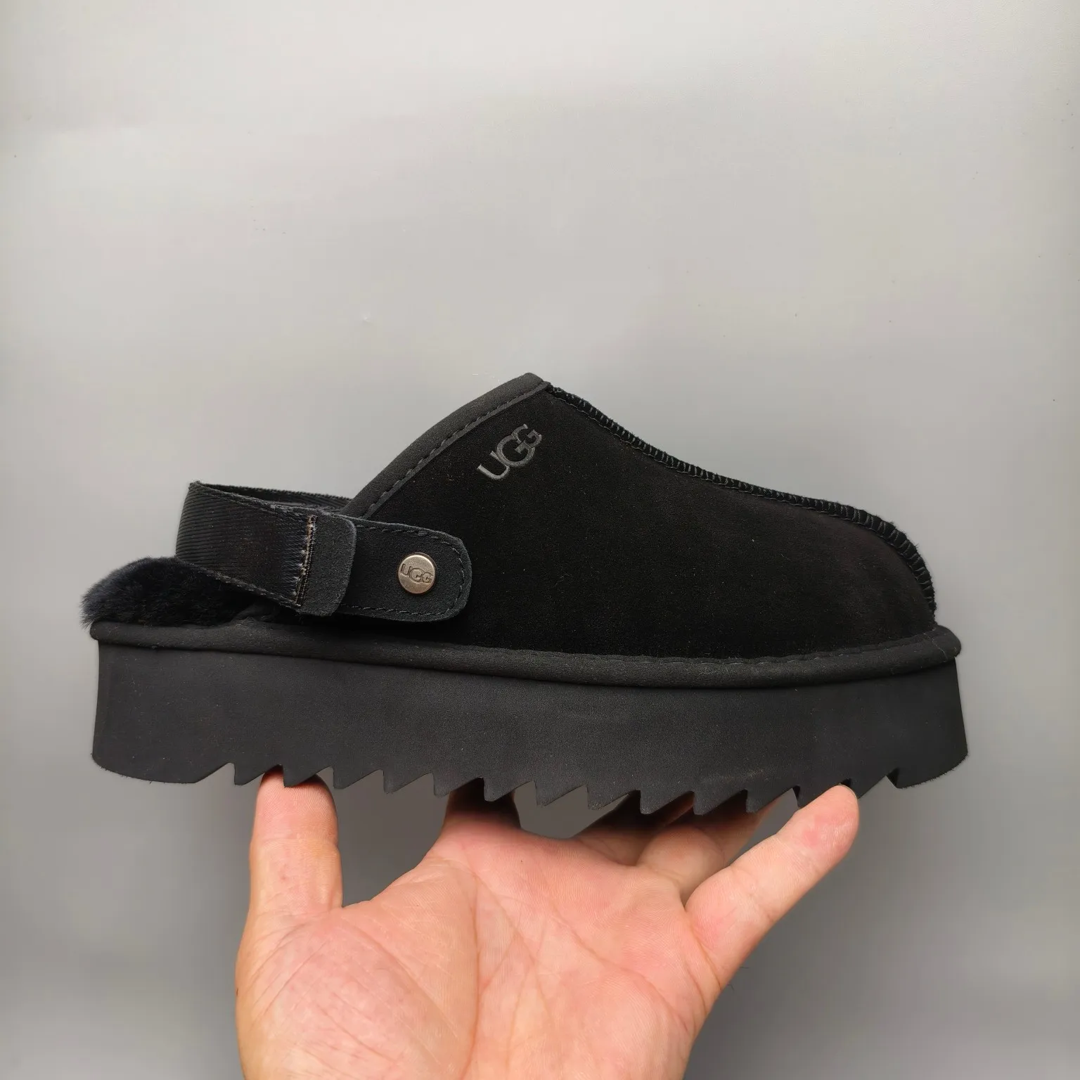 💰440 UGG sheepskin all-in-one snow boots 6734 thick-soled magic buckle dual-purpose slippers Color: Maroon Black Chocolate Matching code: 35-40